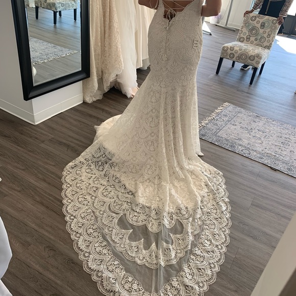 Maggie Sottero Maxwell Wedding Dress - Picture 6 of 7